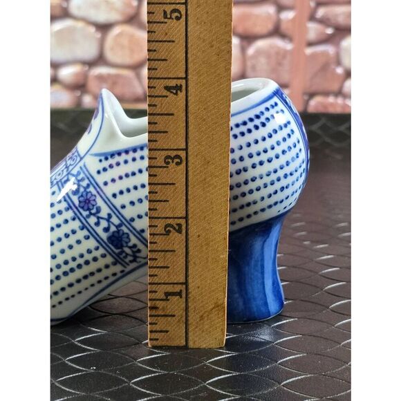 Chinoiserie Porcelain Shoe and Two Porcelain Blue Vases - Picture 10 of 10
